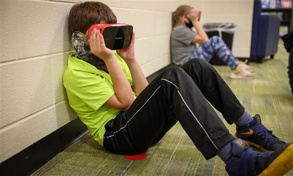 Students use virtual reality headsets